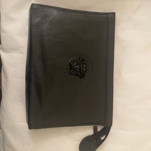 Versace La Medusa Small Clutch - Black.